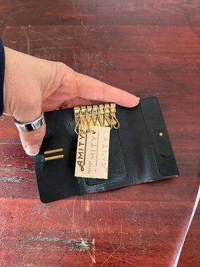 Vintage Amity Black Cowhide Leather 6-Hook Key Case Wallet